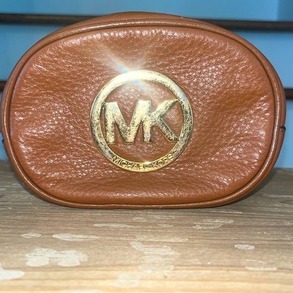 - Michael by Michael Kors Brown Leather Small Pouch with gold hardware ver… - Picture 1 of 15